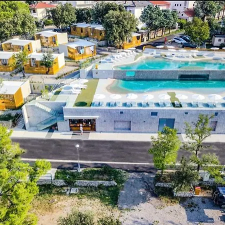 Villa Family Grand De Luxe Mobilhome Selce Exterior photo
