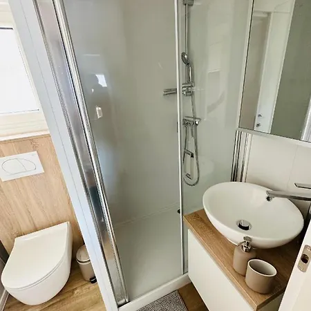 Villa Family Grand De Luxe Mobilhome Selce Exterior photo